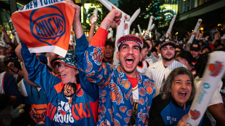 fas-dos-knicks-revivem-memorias-dos-anos-90-em-nova-chance-de-gloria-na-nba