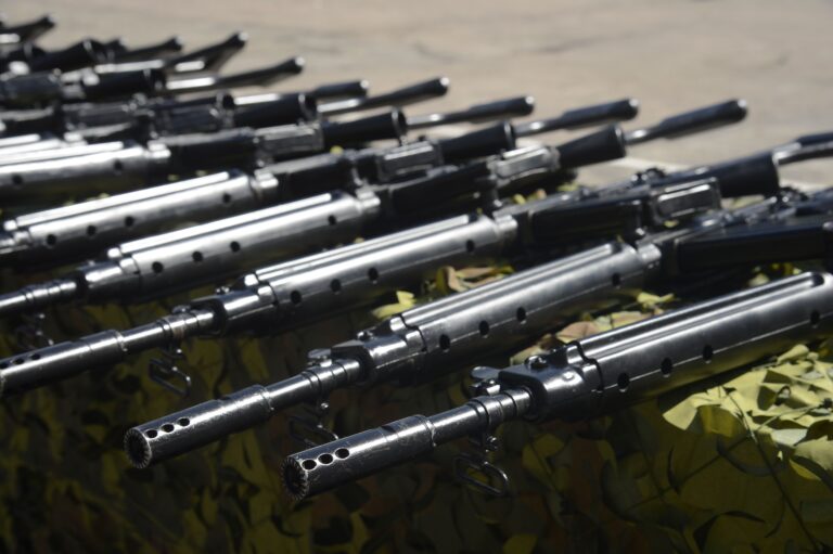 camara-aprova-projeto-que-aumenta-pena-para-porte-de-arma-de-uso-proibido