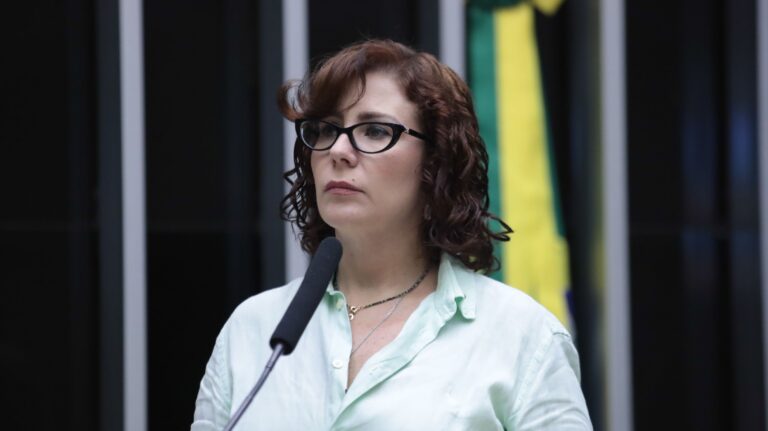 hugo-motta-envia-a-ccj-decisao-do-stf-sobre-perda-de-mandato-de-zambelli