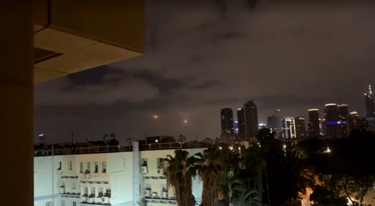 tres-pessoas-sao-mortas-em-ataques-de-misseis-iranianos-no-centro-de-israel