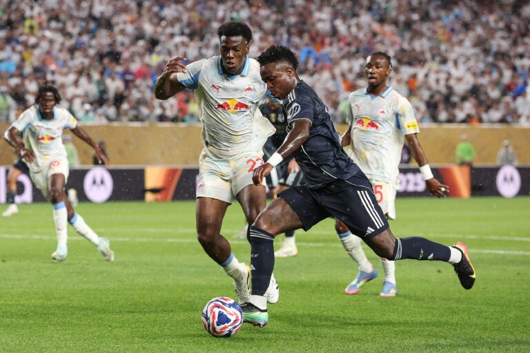 por-que-rb-salzburg-x-real-madrid-nao-foi-paralisado-mesmo-com-chuva?