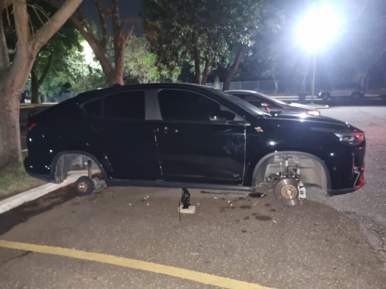 “cade-o-smartsampa?”-diz-deputado-que-teve-rodas-de-carro-roubadas-em-sp