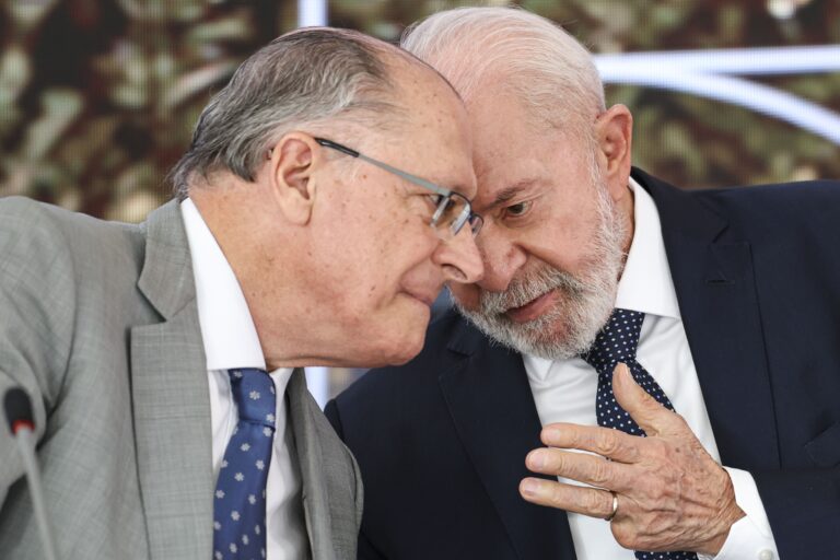lula-no-palanque-compromete-capacidade-de-negociacao-de-alckmin,-diz-especialista