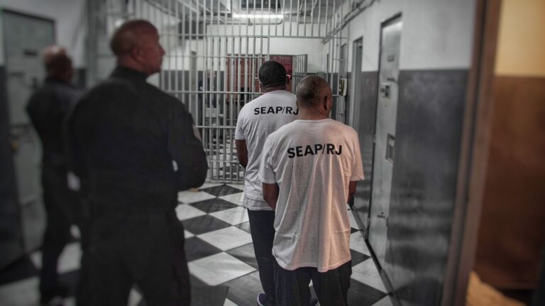 lideres-do-comando-vermelho-sao-transferidos-para-presidio-federal-no-pr