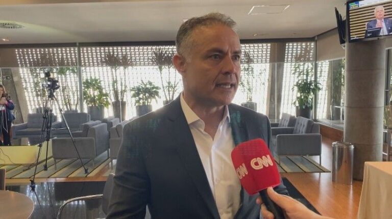 governo-avalia-aulas-teoricas-de-habilitacao-no-youtube,-diz-ministro-a-cnn