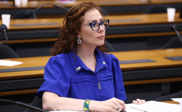 zambelli-se-soma-a-outros-dez-deputados-presos-nos-ultimos-anos;-veja-lista