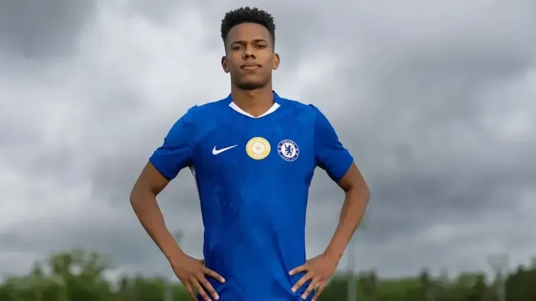 ex-palmeiras,-estevao-e-finalista-do-premio-de-revelacao-na-bola-de-ouro