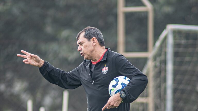 vitoria-anuncia-a-demissao-de-carille-apos-goleada-historica-do-flamengo
