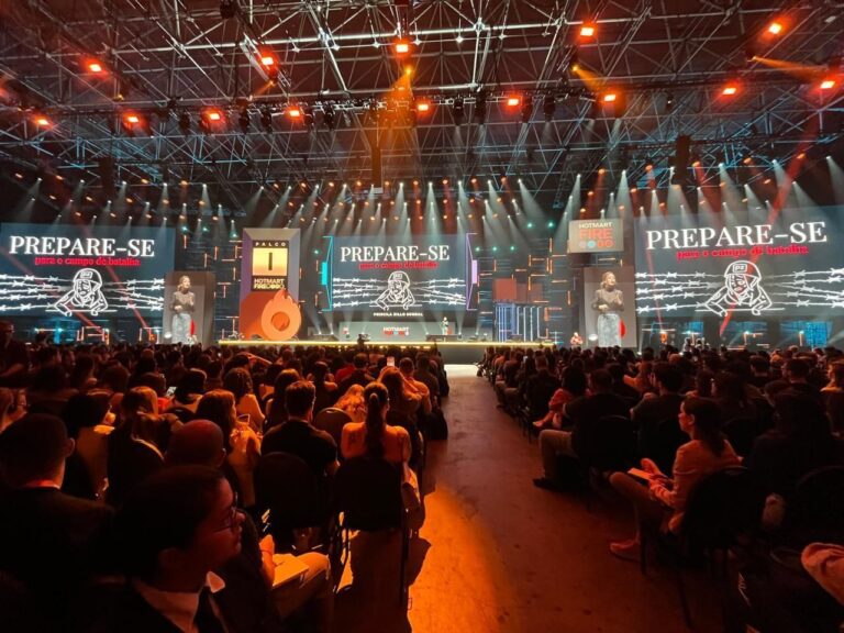 hotmart-fire-2025-reune-10-mil-pessoas-e-nomes-do-mercado-digital-em-bh