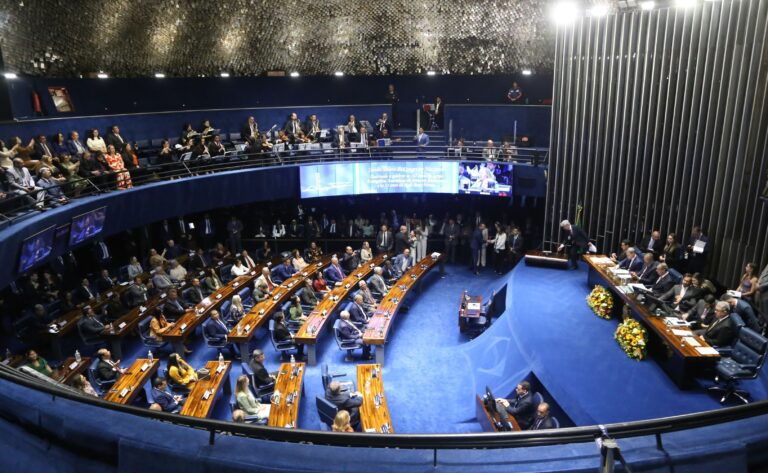 bolsonaristas-querem-aprovar-anistia-irrestrita-em-meio-aos-julgamentos