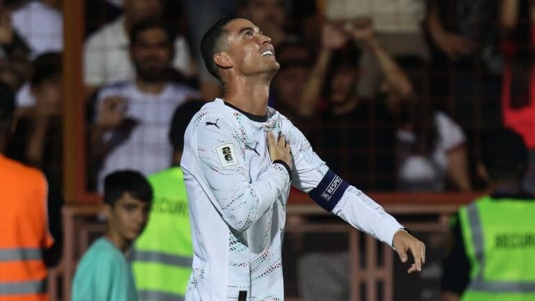 cristiano-ronaldo-marca-dois,-e-portugal-goleia-armenia