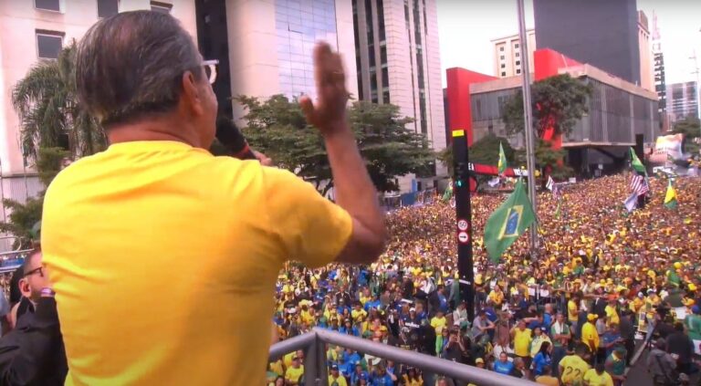 lideres-religiosos-desacreditam-sistema,-mas-usufruem-dele,-diz-pastor